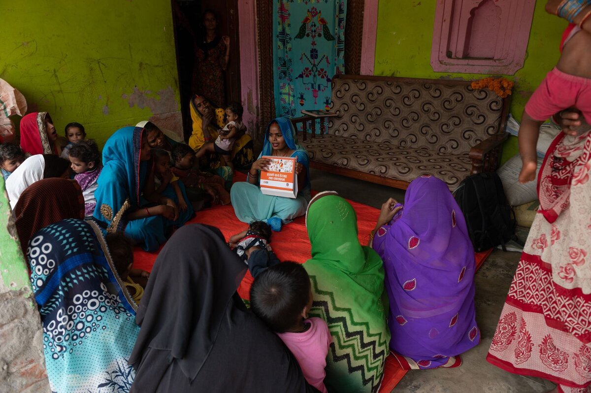 A trained community health volunteer, disseminating NTD messages to the mother group. Photo: © FAIRMED<br>