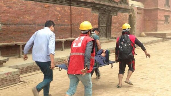 Starkes Erdbeben in Nepal: Rotes Kreuz im Einsatz