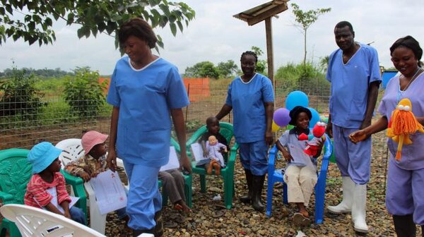 Hilfe für die jüngsten Ebola-Opfer