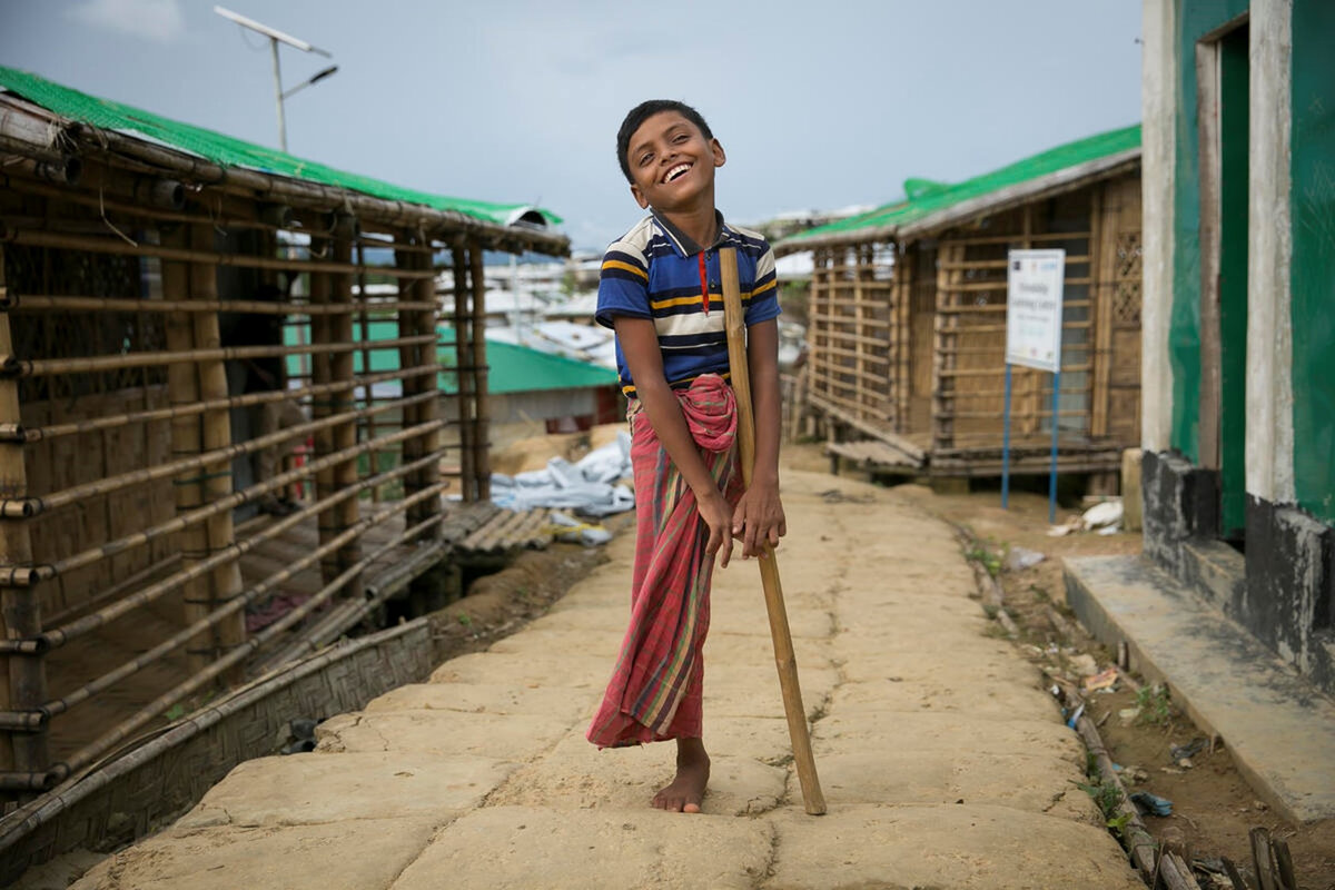 Aziz is seen outside his shelter. Aziz is a Rohingya refugee boy who lives with his family in the Rohingya refugee camps in Cox’s Bazar, Bangladesh. Photo: © Alison Joyce, Save the Children<br>