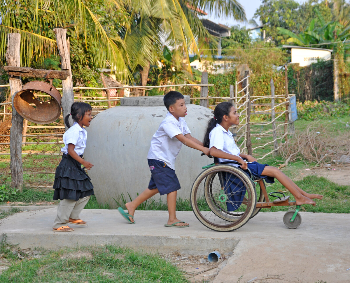 Enfants jouant dans la cours de l’école. Photo : © Sandrine Assouline<br>