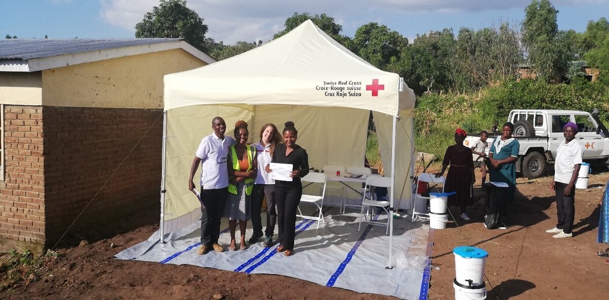 Certificate ceremony at an Oral Rehydration Point (ORP) after successful completion of training of trainers in Malawi, April 2023. Photo: © Swiss Red Cross