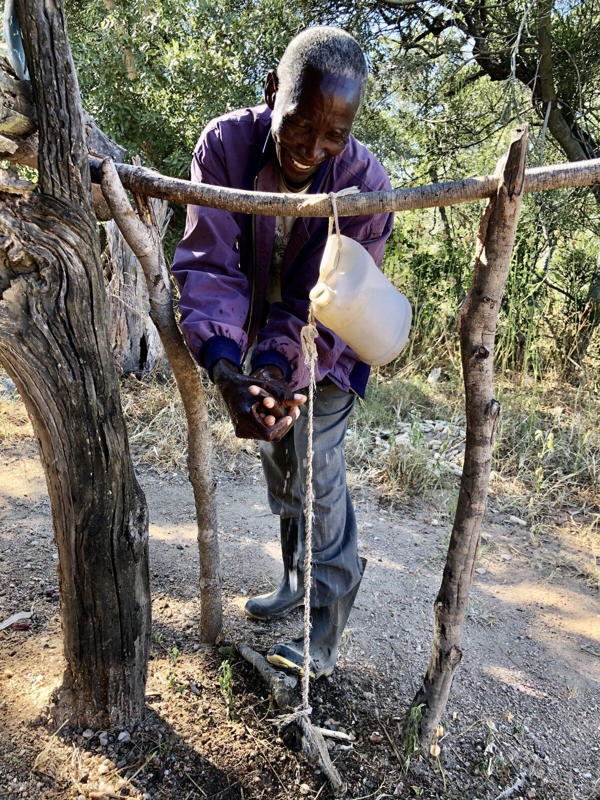 CHW demonstrating hand washing. Photo: © OCA<br>