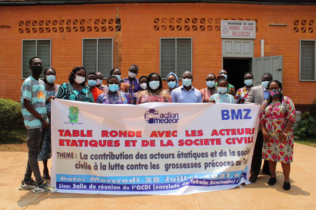 Table ronde avec les acteurs étatiques et de la sociéte civile sur la lutte contre les grossesses précoces au Togo le 28 juillet 2021 à Lomé. Photo : © Petite Soeur à Soeur (PSAS)